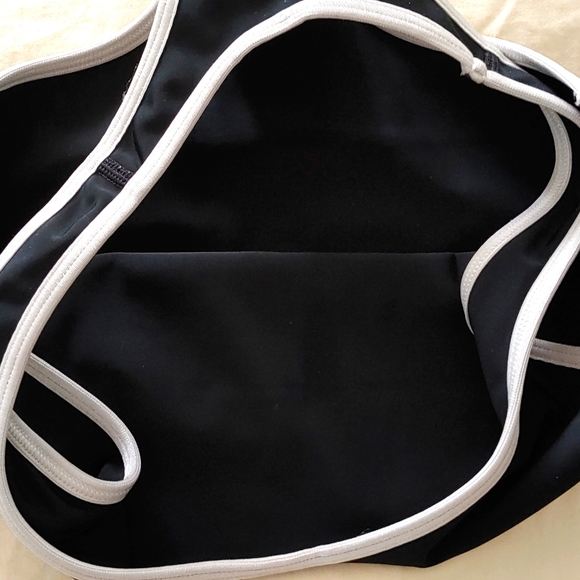 Under Armour Women’s HeatGear Sports Bra - Picture 4 of 5